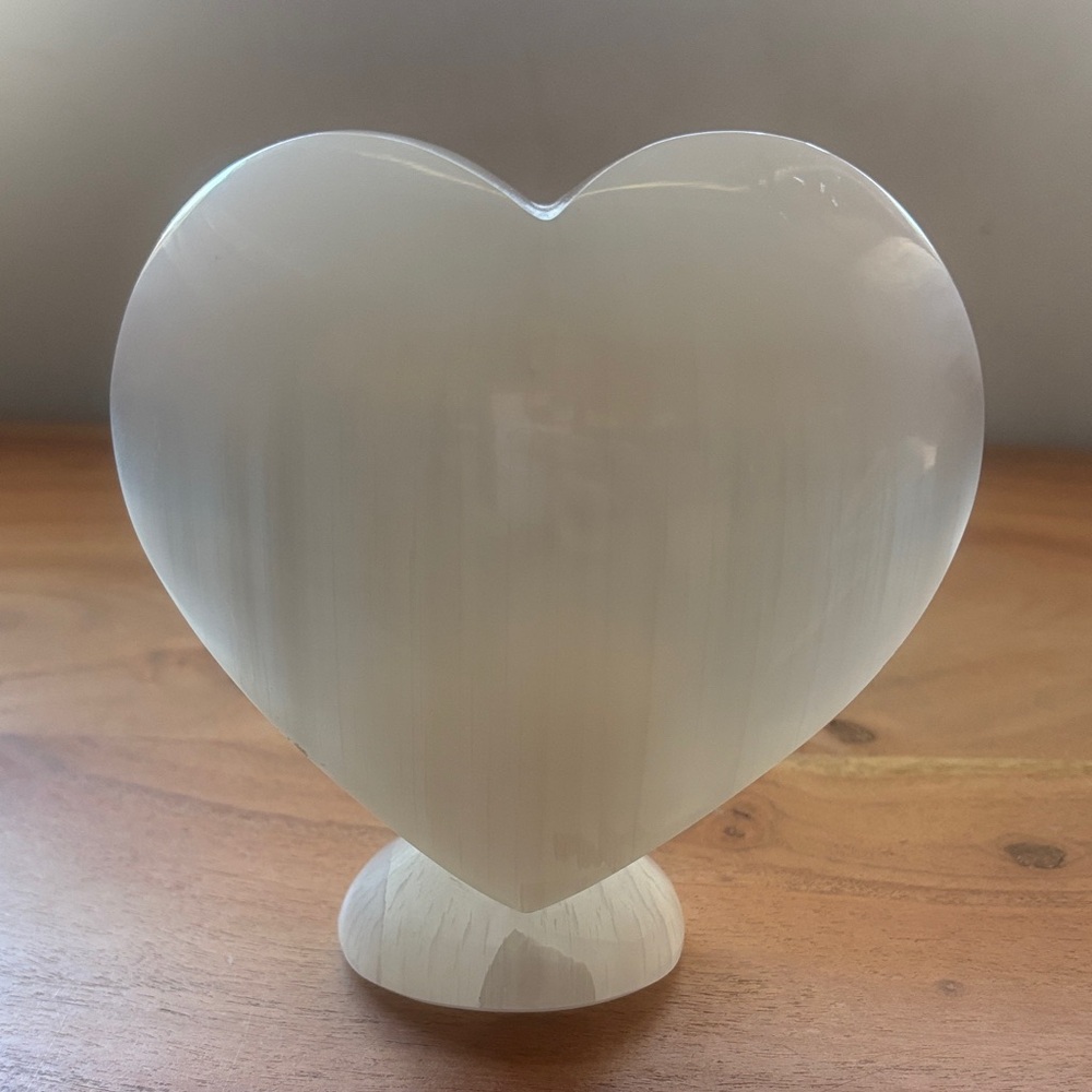 Natural Quartz Crystal Natural White Selenite Hand Carved Heart Crystal Stone